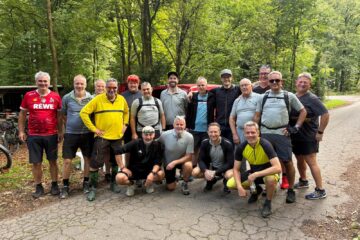Gruppenbild der Aleten Herren des VFL Oberbieber bei der Fahrradtour 2026