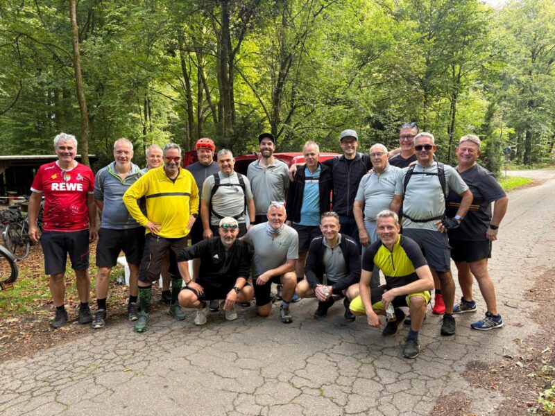 Gruppenbild der Aleten Herren des VFL Oberbieber bei der Fahrradtour 2026